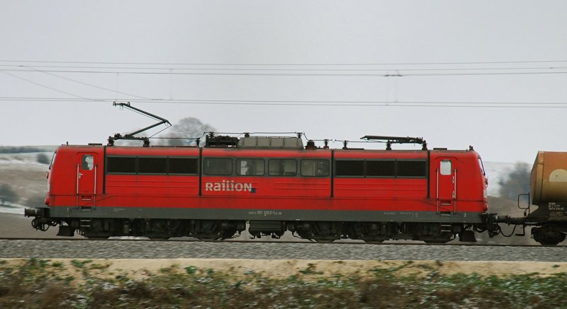 Die dritt�lteste 151er! 151 003-1, aufgenommen am 16.12.09, Strecke Augsburg-Ulm, kurz vor Burgau.