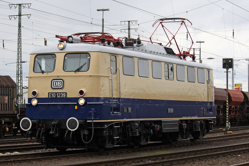 Die E10 1239 bei der Lokparade in Koblenz-L�tzel am 03,04,10 Gru� an den Lokomotiv Club 103 e.V. !!
