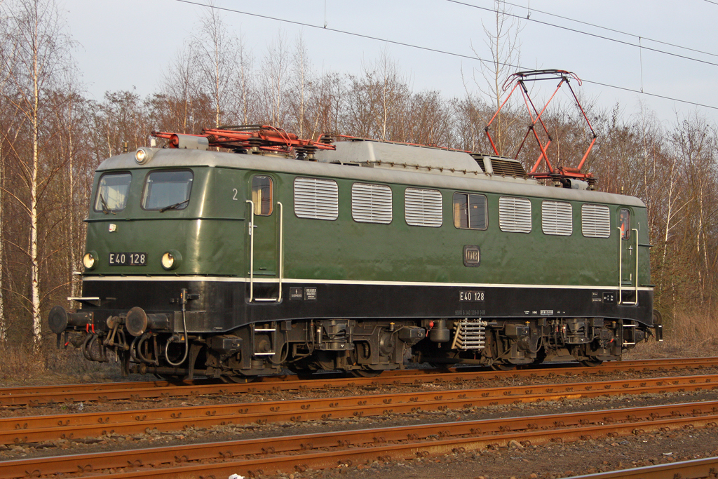 Die E40 128 in Koblenz L�tzel am 12,03,11
