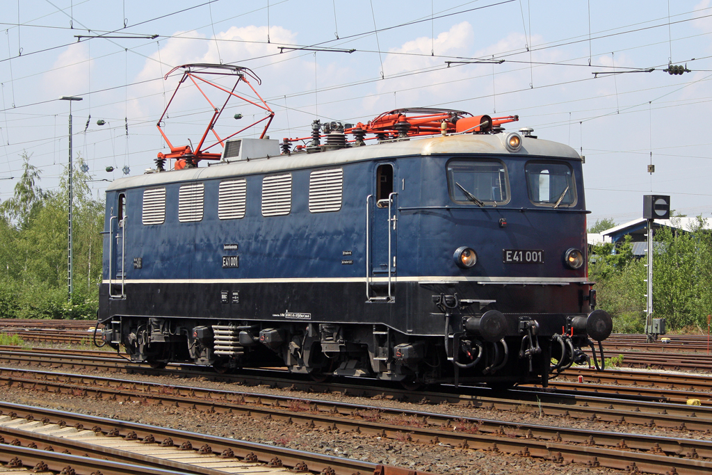 Die E41 001 bei der Lokparade vom DB Museum Koblenz L�tzel am 21,05,11