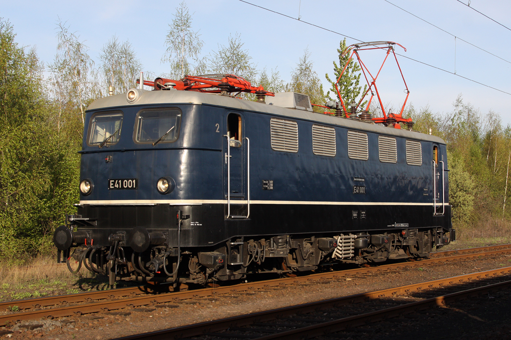 Die E41 001 in Koblenz L�tzel am 09,04,11