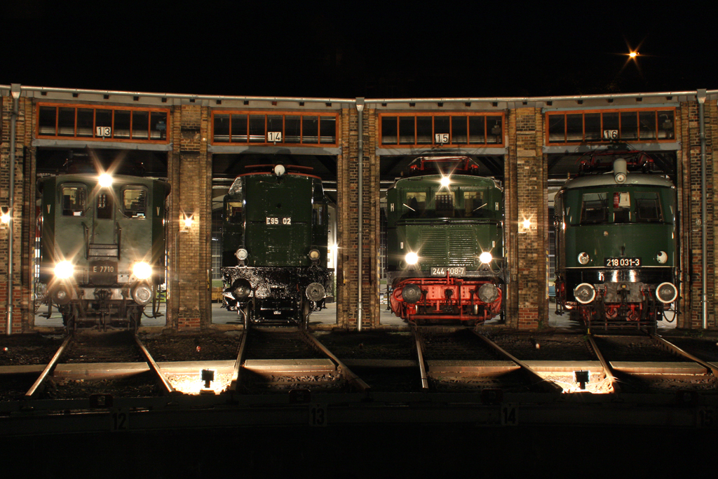 Die E77 10 , E95 02 , 244 108-7 , 218 031-0 im DB Museum Halle (Saale) am 03,07,10