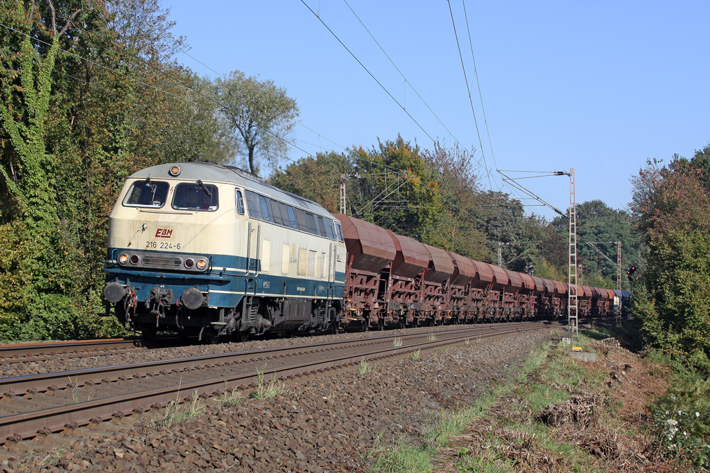 Die EBM 216 224-6 in Gruiten am 12,10,10
Zum Video >> http://www.youtube.com/watch?v=Rw3ZcYH-u8E