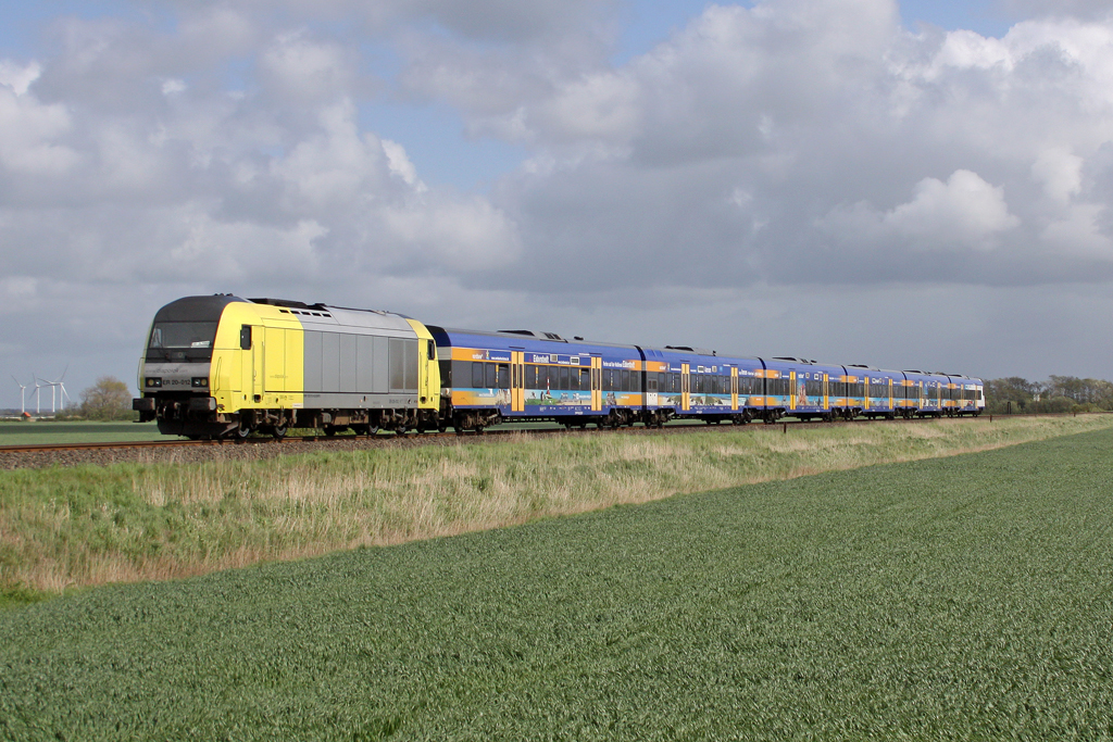 Die ER 20-012 der NOB bei Nieb�ll am 12,05,12