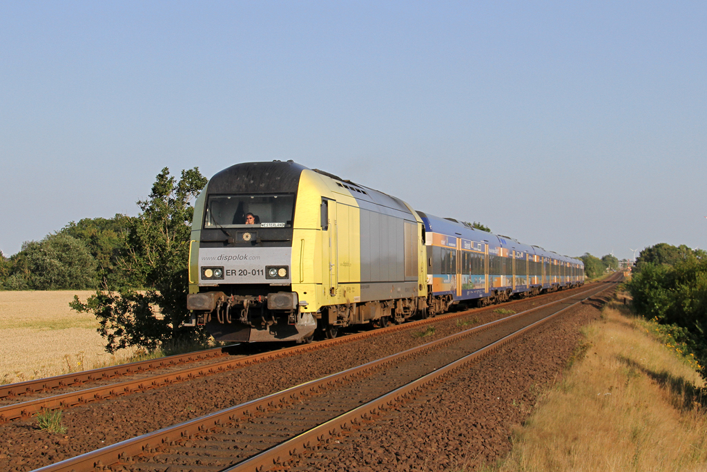 Die ER20-011 in Klanxb�ll mit der NOB Richtung Westerland (Sylt) am 13.08.2012