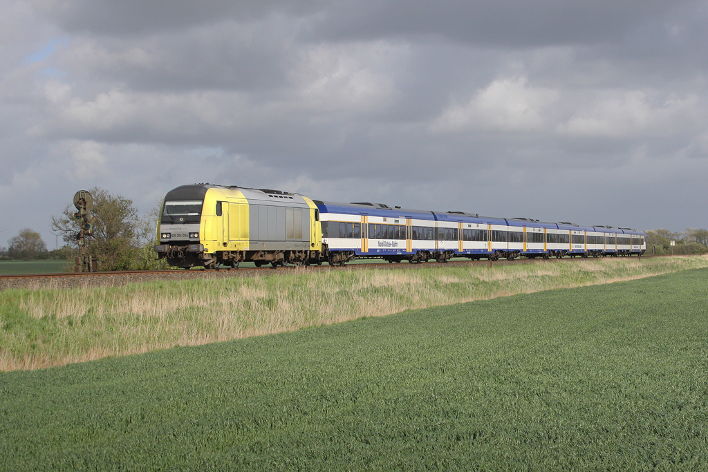 Die ER20-015 der NOB bei Nieb�ll am 12,05,12