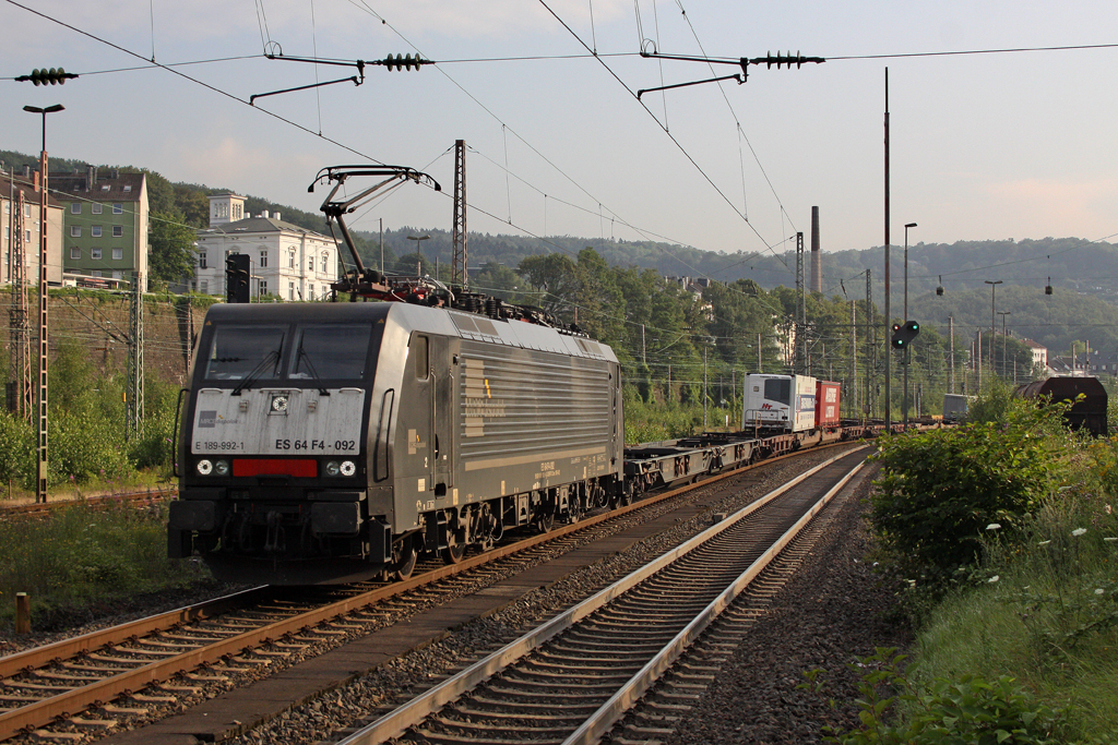 Die ES 64 F4-092 ( 189 992-1 ) in Wuppertal Steinbeck am 21,07,11
