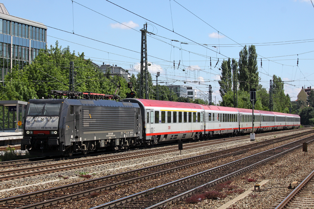 Die ES 64 F4-099 (189 999) in M�nchen Heimeranplatz am 31,07,10