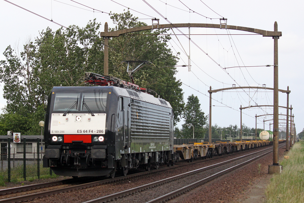 Die ES 64 F4 286 (E 189 286) in Gilze-Rijen am 19,06,10