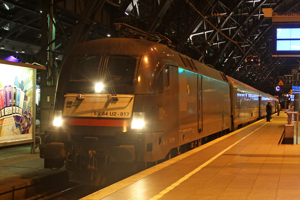 Die ES 64 U2-017 in K�ln Hbf am 03,10,10