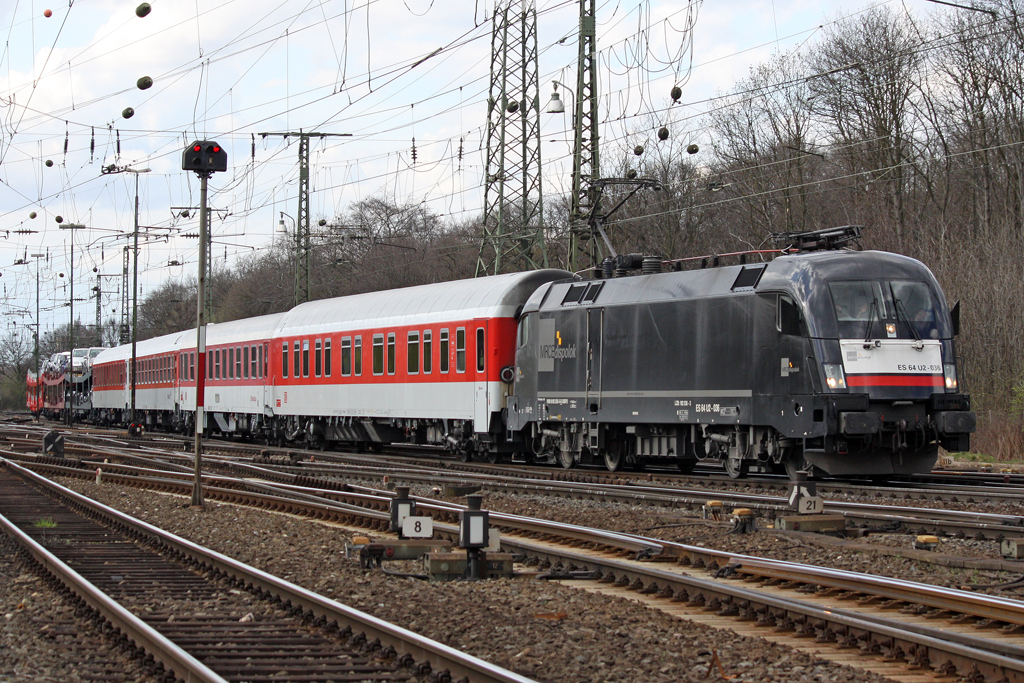 Die ES 64 U2-034 mit einen Autoreisezug in Gremberg am 02,04,10