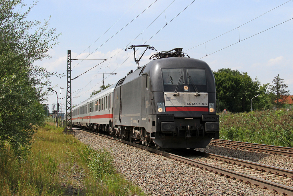 Die ES 64 U2-061 in Gro�karolinenfeld am 02,08,12