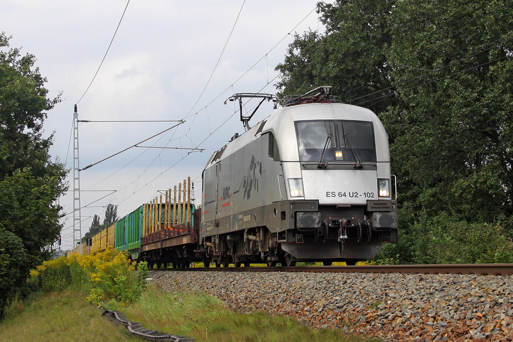 Die ES 64 U2-102 HUPAC in Erkner am 19,08,11