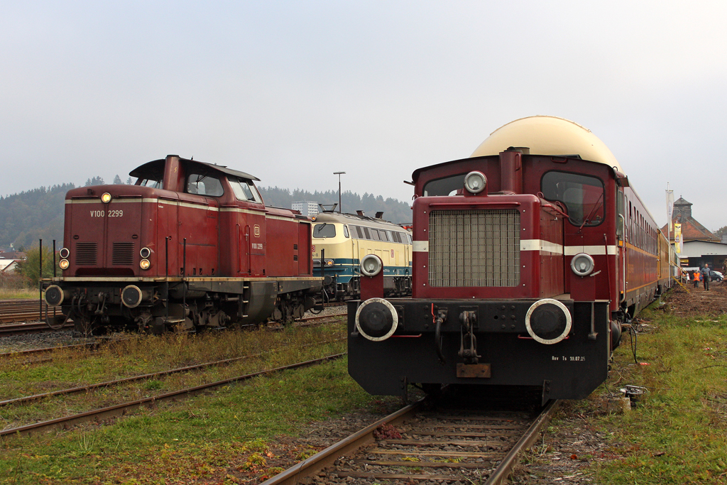 Die K�f 11 227 neben der V100 2299 in Frankenberg (Eder) am 23,10,10