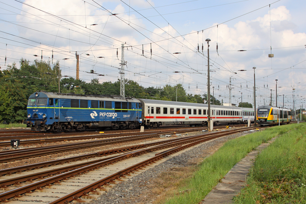 Die SU46-037 und 642 411-2 der ODEG in Cottbus Hbf am 17,08,11