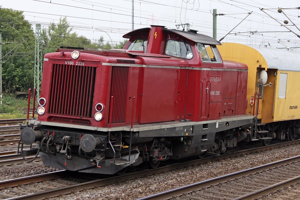 Die V100 2335 ( 213 335 )f�hrt durch Hamburg Harburg, am 28,08,09