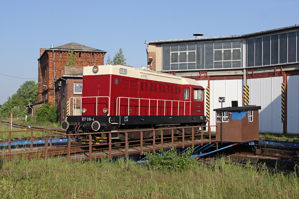 Die V75 018 / 107 018-4 im BW von Railsystems in Gotha am 24,05,11