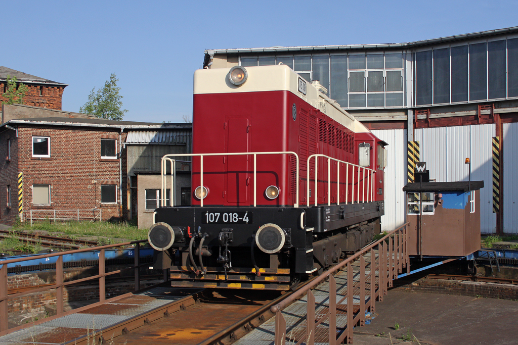 Die V75 018 / 107 018-4 im BW von Railsystems in Gotha am 24,05,11