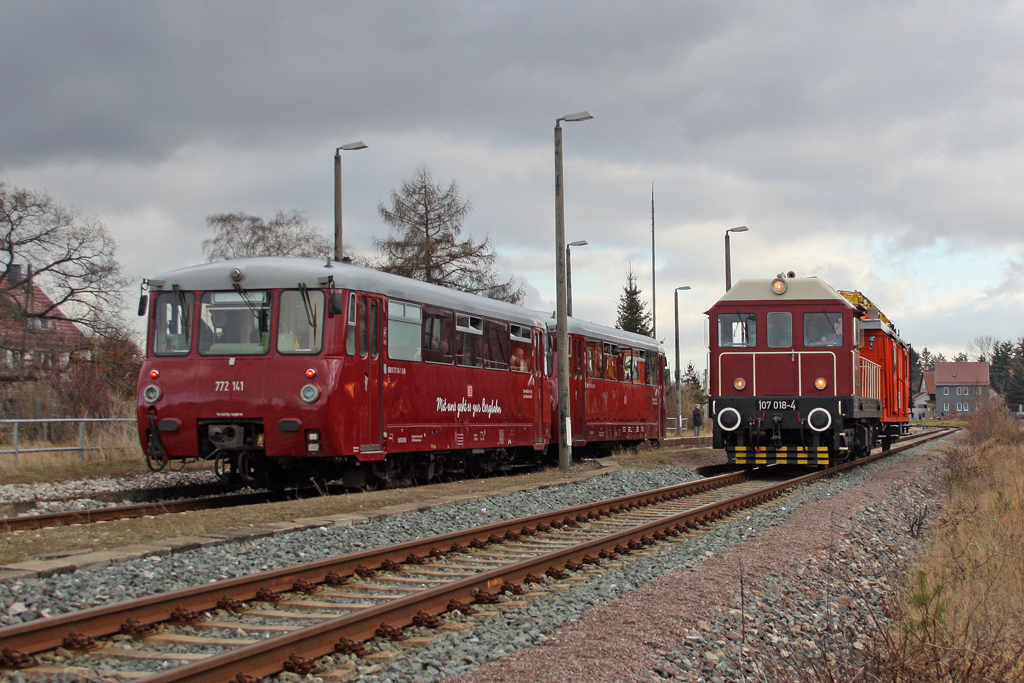 Die V75 018 / 107 018-4 und 772 141 in Crawinkel am 10,12,11