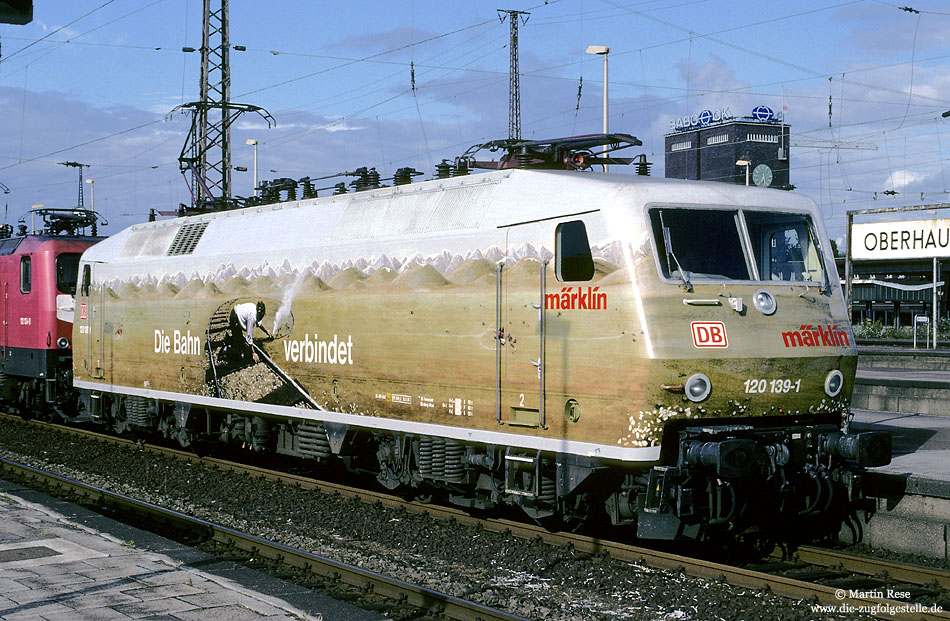Die zweite, f�r die Firma  M�rklin  werbende 120 war Mitte 1997 die 120 139. Am 27.7.1997 war diese Lok auf einer Fahrzeugausstellung in Oberhausen Hbf zu sehen.