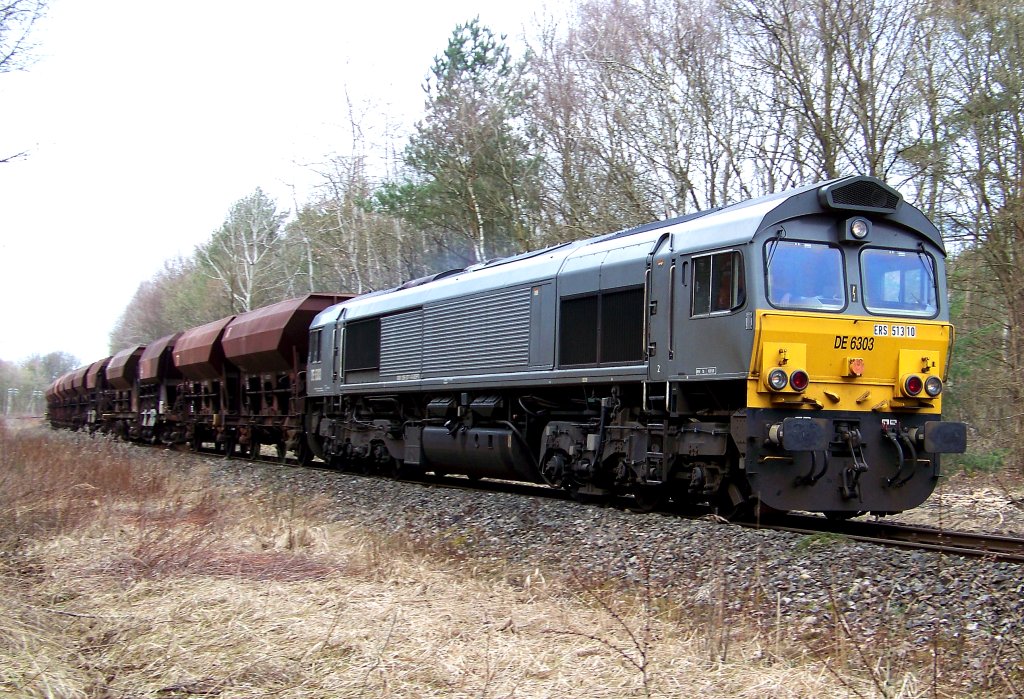 Diese Class 66 ist Dienstagabend durch Munster Richtung Soltau gefahren und kam heute (31.03.10) wieder durch Munster aber diesmal Richtung Uelzen. Ein Highlight hier in Munster.