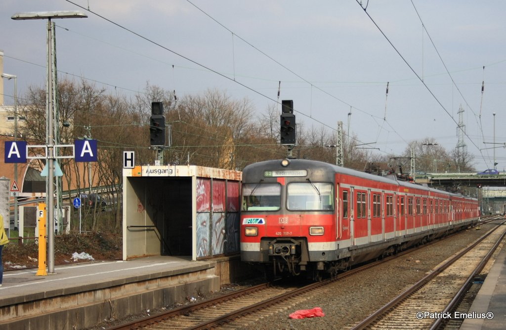 Dieser 420 fuhr in den Bahnhof Frankfurt am Main Griesheim ein.

