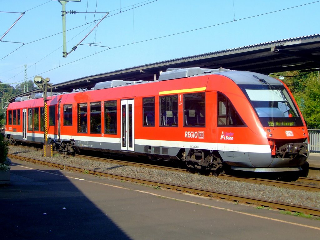 Diseltriebwagen 648 750 2 (LINT41) der 3-L�nder-Bahn (RB95) f�hrt am 27.09.2009 vom Bahnhof Betzdorf  weiter in Richtung Au/Sieg.