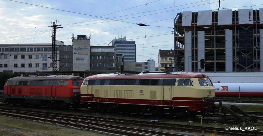 Durchfahrt Aschaffenburg und bei schlechten Licht die TEE 218 105 vor einer 225er abgestellt. Schade das die 218 105 am 04.09.2010 den Sonderzug zog.