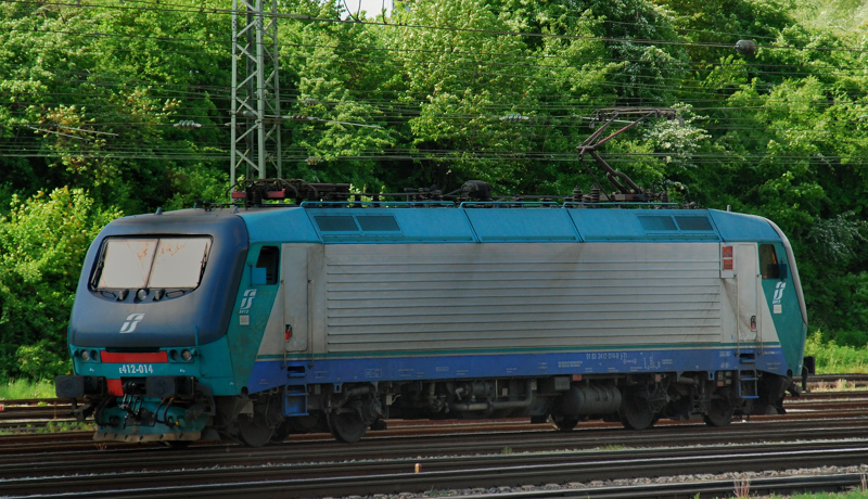 E 412 014-9, eine Italienerin, aufgenommen am 18.05.13, in Treuchtlingen.