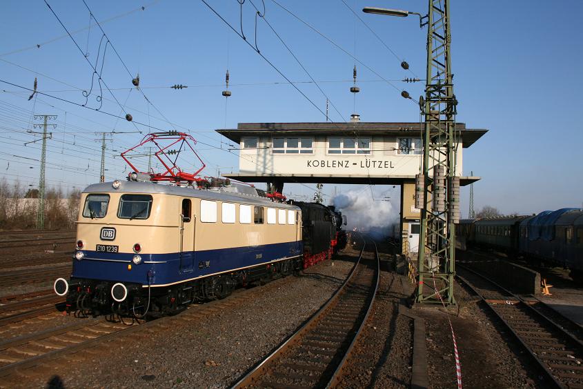 E10 1239 mit 41 360 auf der Fahrt von Koblenz-L�tzel in den HBF Koblenz