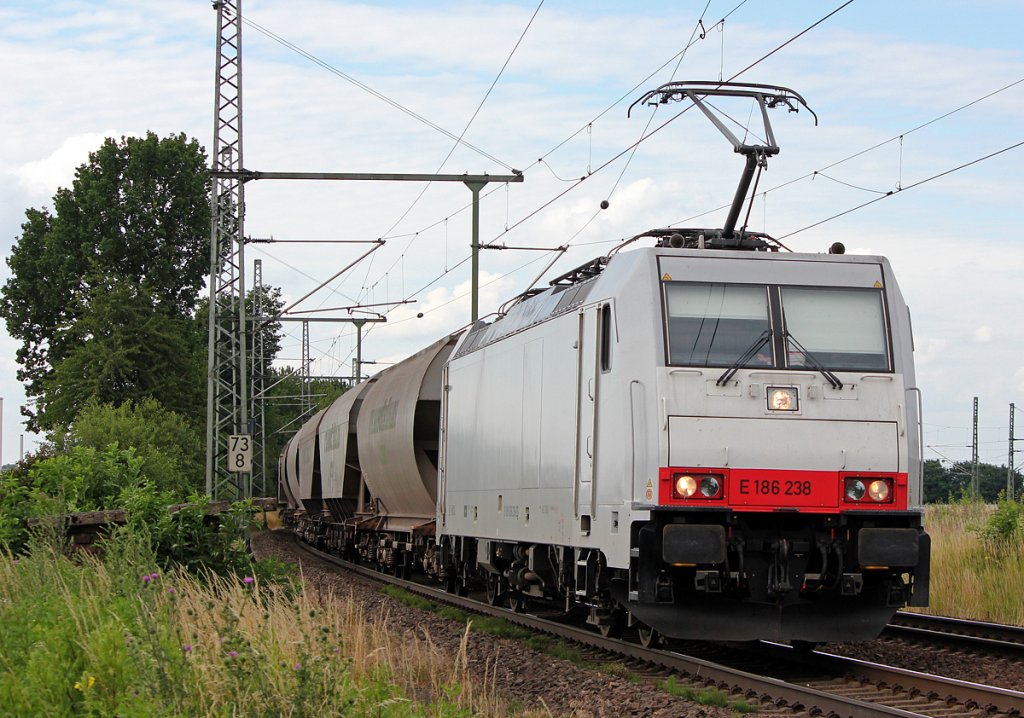 E186 238 mit Getreidezug in Porz Wahn am 02.07.2012