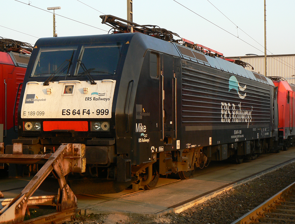 E189 099 / ES 64 F4-999  Mike  in Gremberg am 13.10.2010