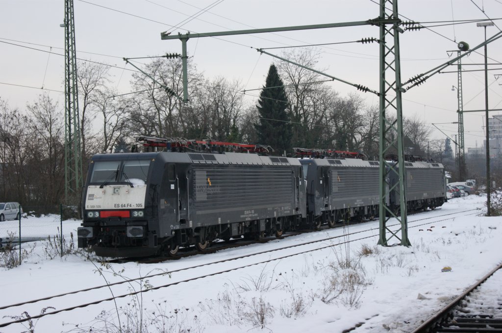 E189-105,E189-110 und E189-115 standen am 27.12.2010 in M�nchengladbach-Hbf abgestellt.