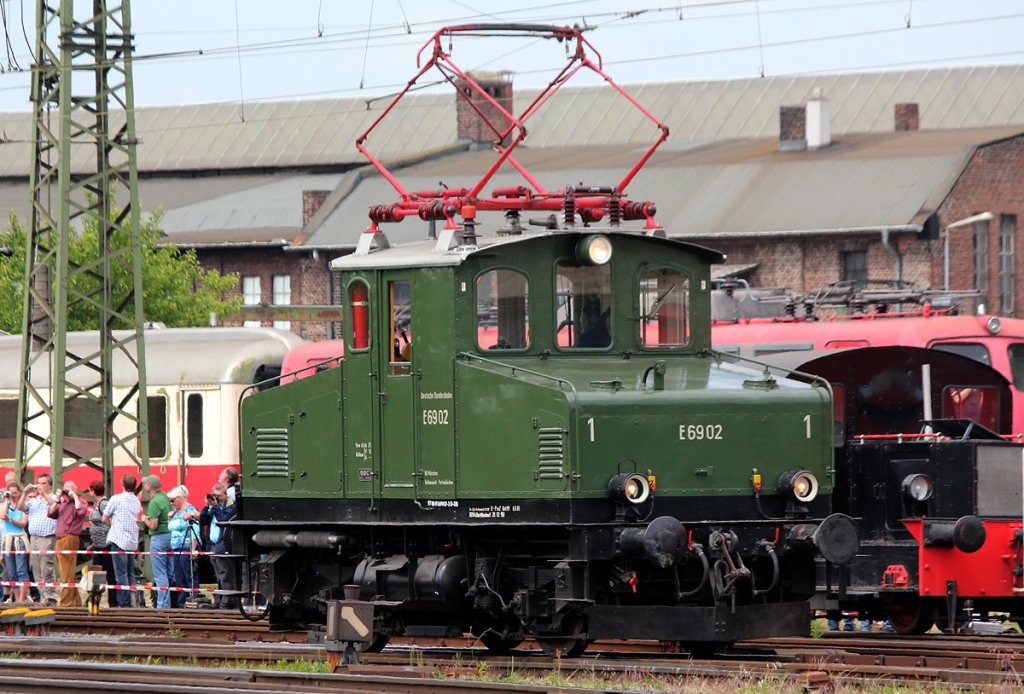 E69 02 bei der Lokparade im DB Museum Koblenz am 02.06.2012
