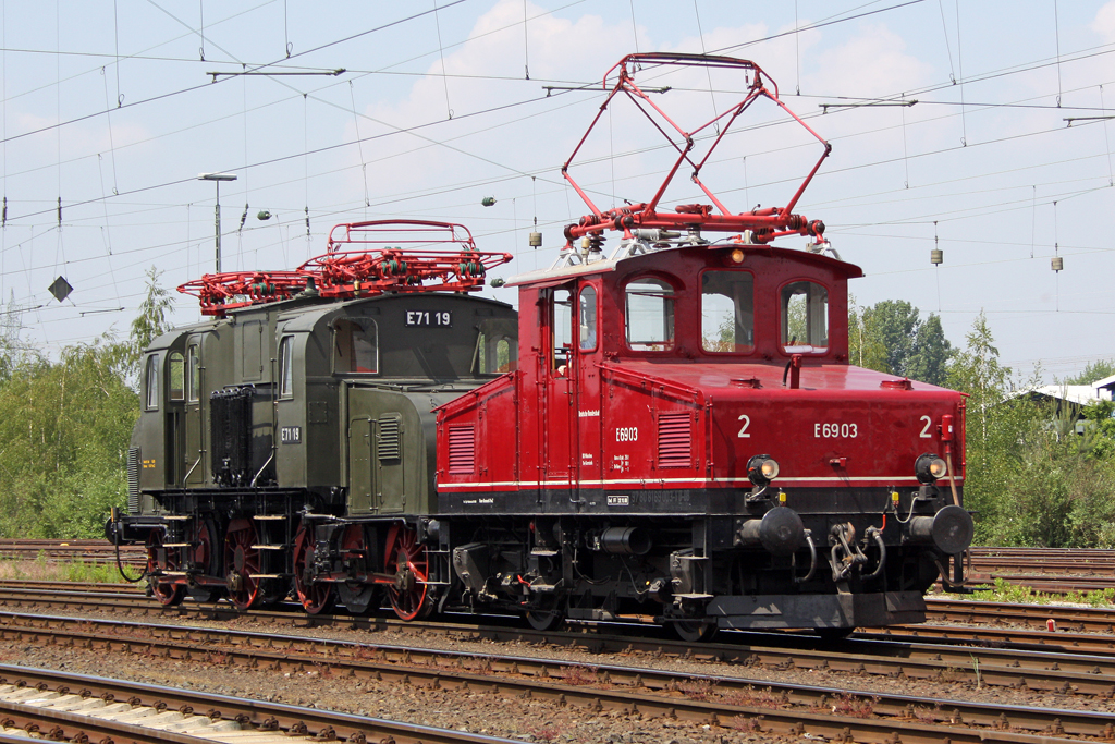 E69 03 und E71 19 bei der Lokparade vom DB Museum Koblenz L�tzel am 21,05,11