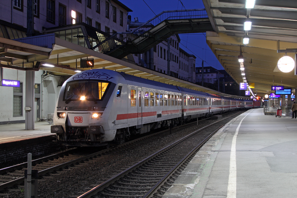 Ein IC in Wuppertal Hbf am 21,04,10