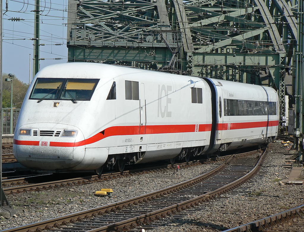 Ein ICE 1 bei der Einfahrt in K�ln Hbf am 23.04.2010
