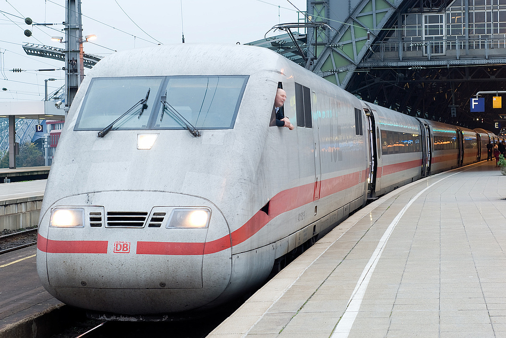 Ein ICE 1 in K�ln Hbf am 17.10.2010