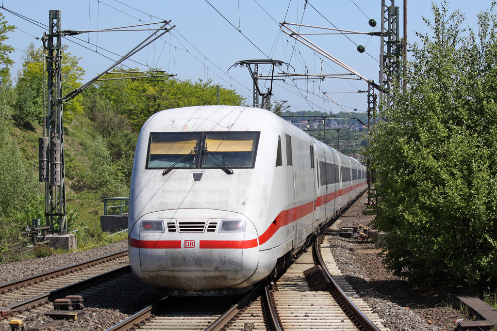Ein ICE 1 in Wuppertal Vohwinkel am 23,05,10