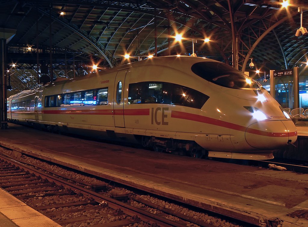 Ein ICE 3 (NL) in K�ln Hbf am 16.01.2010