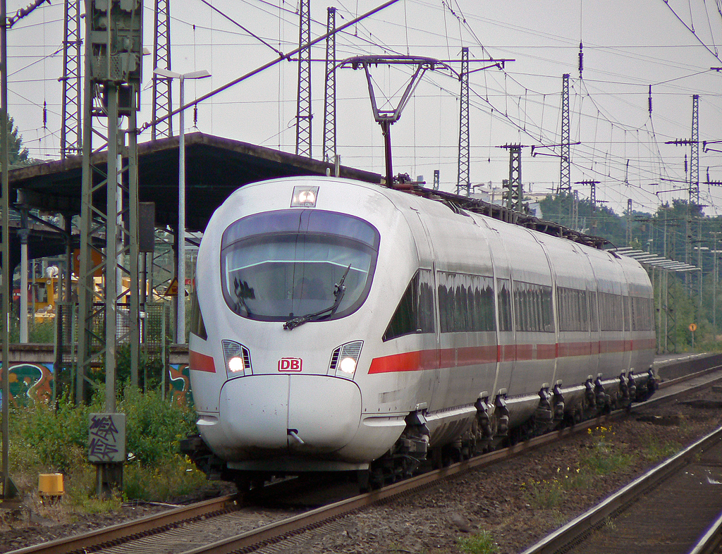 Ein ICE-T durchf�hrt den Bf. Opladen , aufgenommen am 01.07.2010