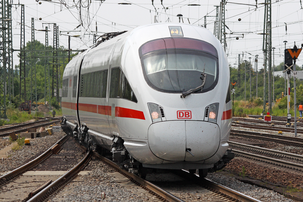 Ein ICE-T in Weimar am 01,07,10