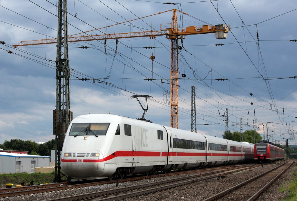 Ein ICE1 in Br�hl am 15.06.2012