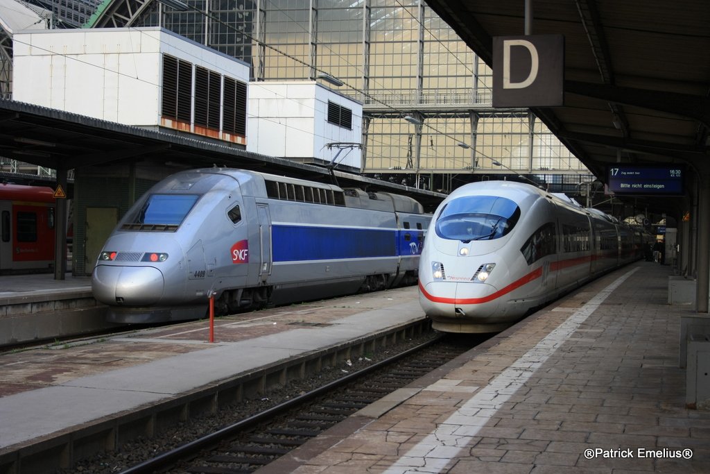 Ein TGV nach Paris und ein ICE3Mm in Frankfurt Hbf.

