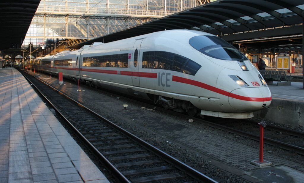 Ein �berf�llter ICE3 der nach K�lle fuhr. Wenn z�ge am samstag Abend schon �berf�llt sind, wie war es dann �ber Karneval. Nicht auszuhalten.

Patrick E.