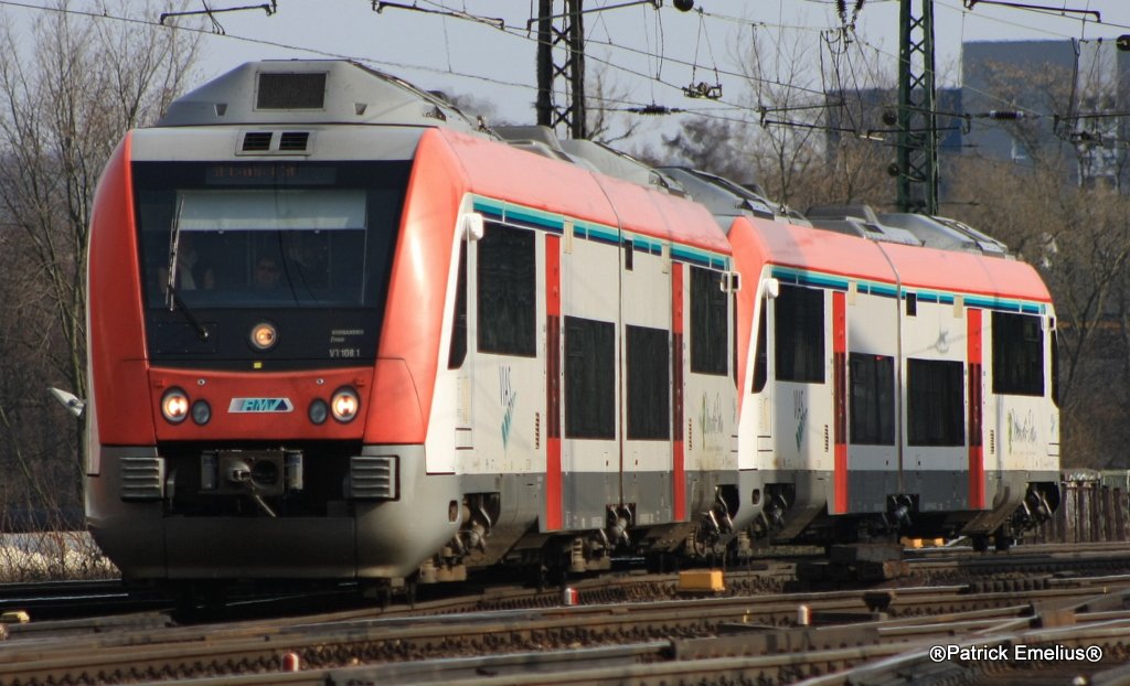 Ein Vias Itino kommt gerade aus Hanua und schleicht in Richtung Franfurt Hbf.
