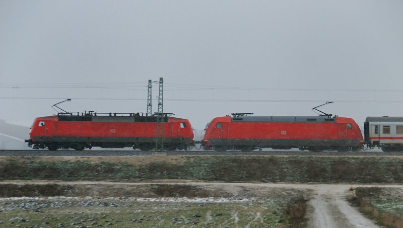 Eine nicht gerade allt�gliche Doppeltraktion bespannte am 13.12.09 einen IC, der von Augsburg Richtung Ulm unterwgs war. 1x BR 120 + 1x BR 101!