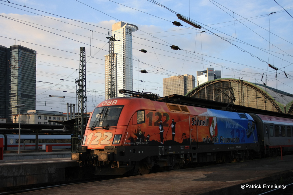 Eine Serie vom Taurus 1116 250 Feuerwehr am 04.05.2010 im Frankfurter Hbf bei der Abfahrt.
