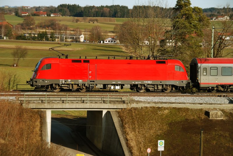 Einer der wenigen ex ITL-Tauren, die f�r kurze Zeit  nackt , ohne �BB-Emblem unterwegs sind. 1116 238-5, aufgenommen am 27.02.10, kurz vor A�ling, Strecke Rosenheim-M�nchen.