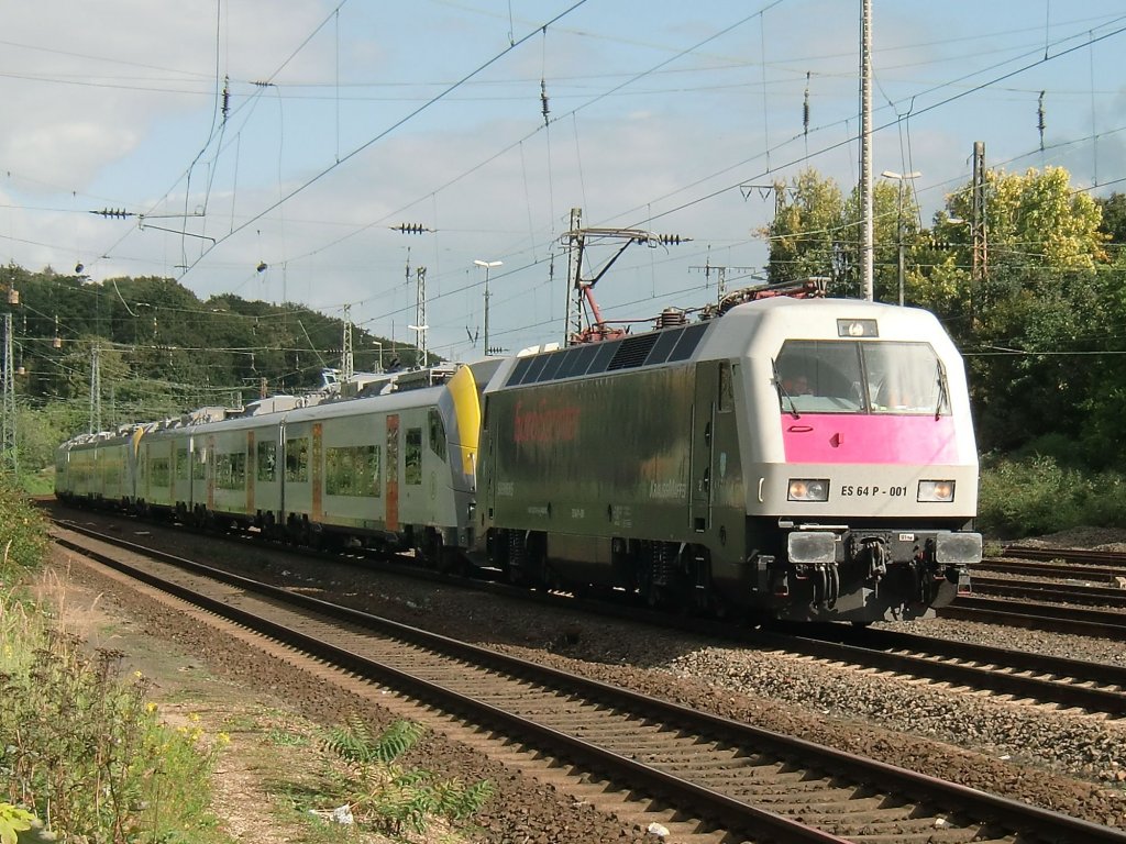 ES 64 F-001 am 25.09.10. mit Desiros am Haken in K�ln West.